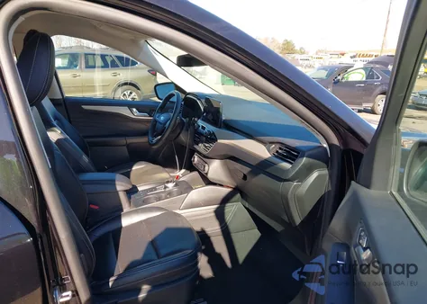 2021 Ford Escape Sel z USA, uszkodzony, nr VIN 1FMCU0H67MUB32533